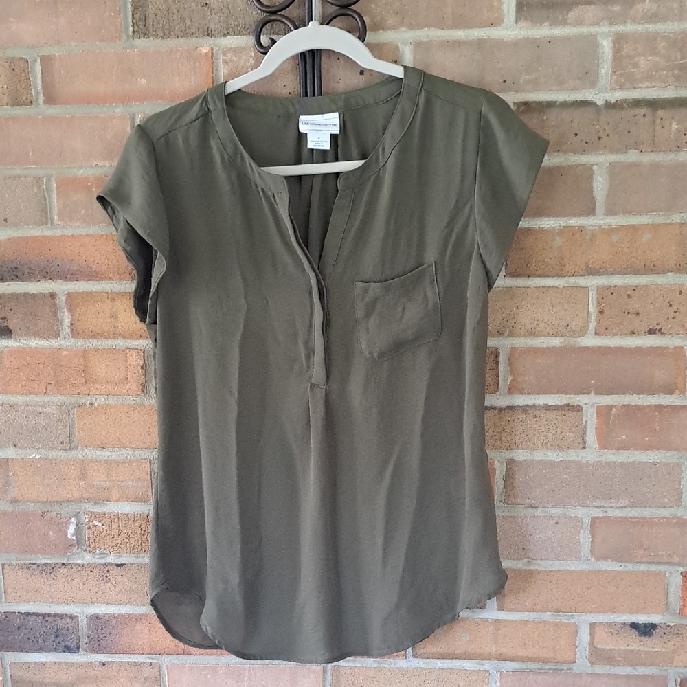 Liz Claiborne Size Small, Olive Green Blouse with V Neck & Pocket Detail